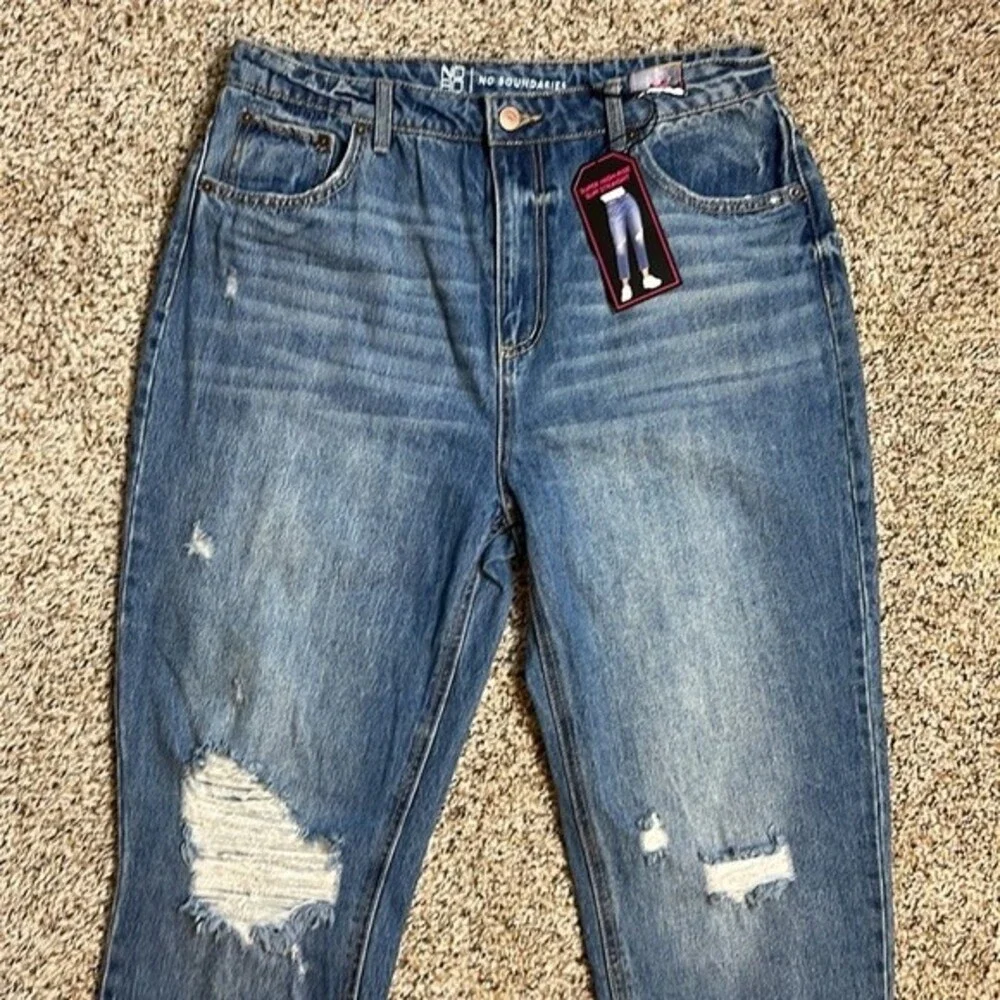 No Boundaries Super High-Rise Jeans Women Size 13 Slim Straight Distressed NEW